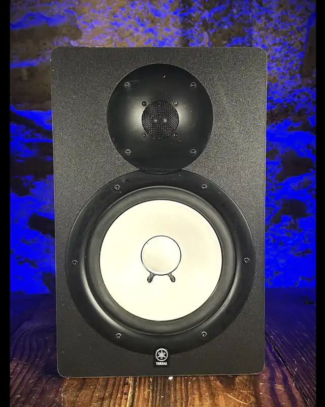 New Arrival Yamaha HS8 - 120 Watt 1x8" Powered Studio Monitor *USED*