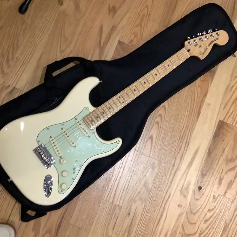 Used Fender Roadhouse Strat white Trending