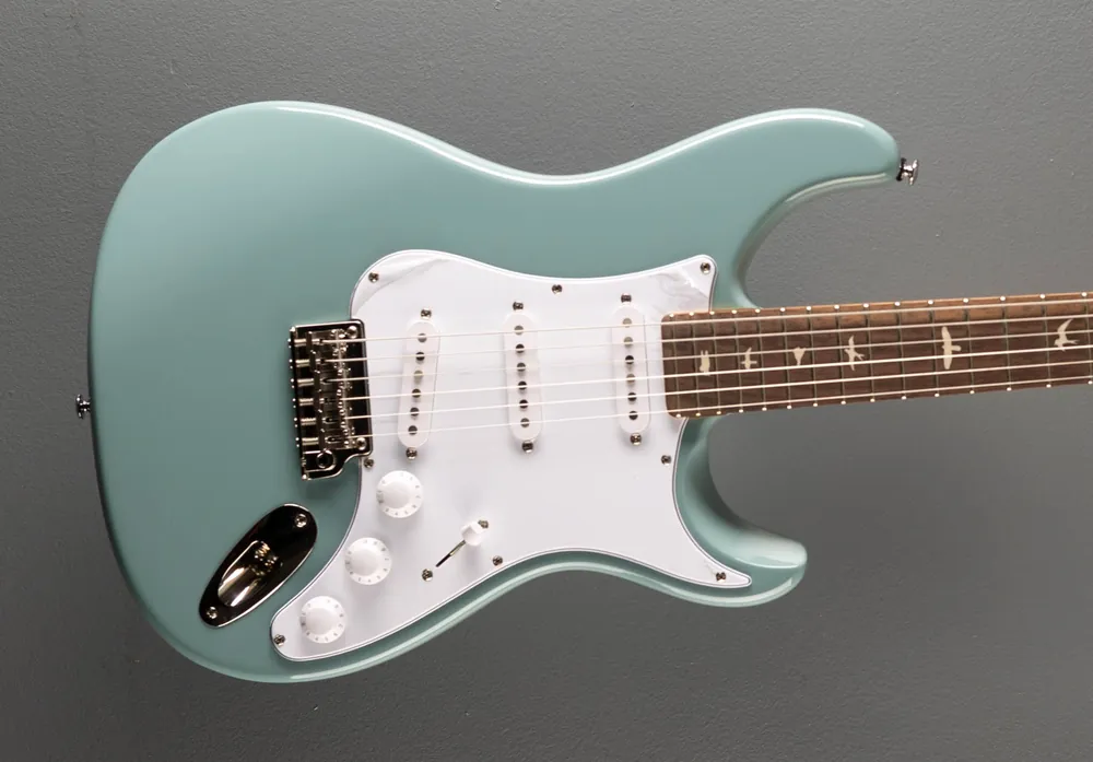 Latest SE Silver Sky w/Rosewood, '23– Dave's Guitar Shop