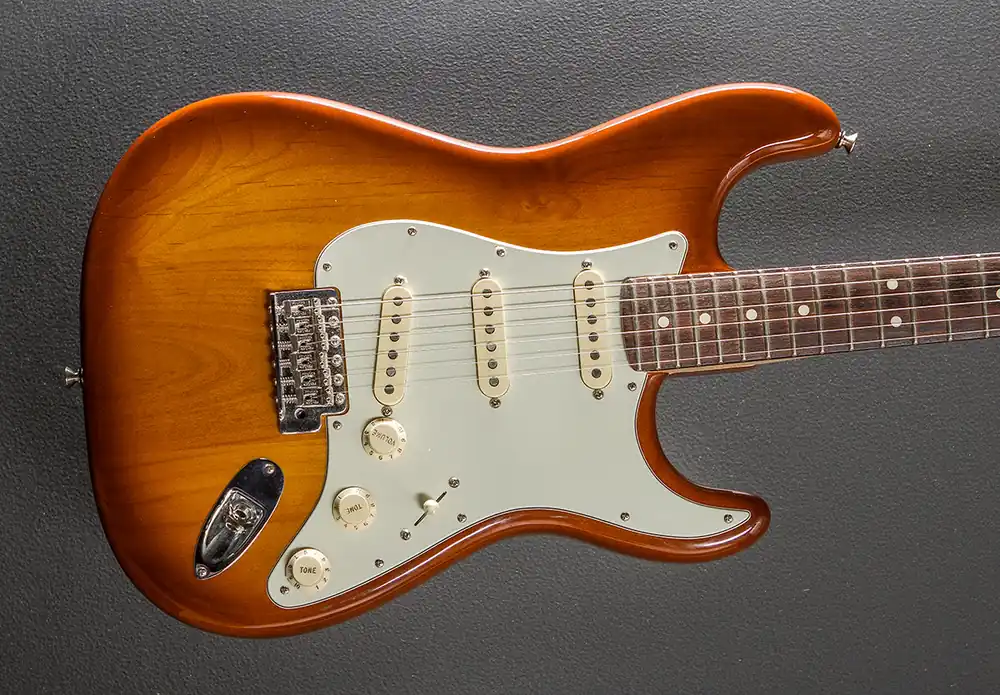 While Supplies Last Used American Performer Strat '22– Dave's Guitar Shop