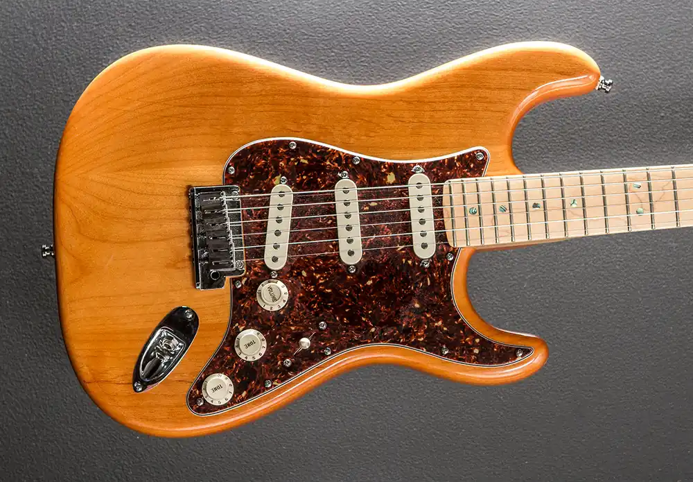 Used American Deluxe Strat '05– Dave's Guitar Shop New Arrival