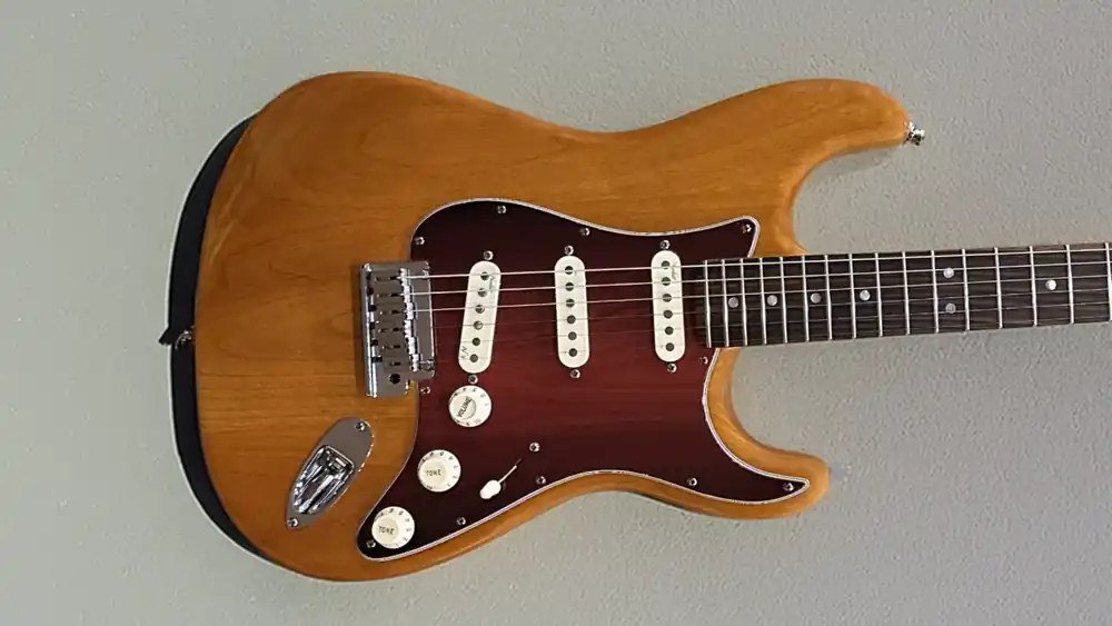 Factory Price Used American Deluxe Stratocaster '10– Dave's Guitar Shop