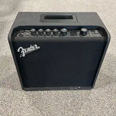 Used FENDER MUSTANG LT25 Solid State Amplifier Exclusive