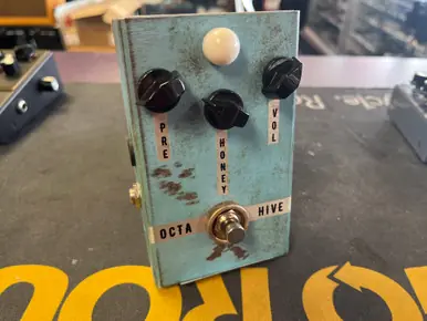 Last Chance Used Beetronics OCTAHIVE Fuzz Pedal