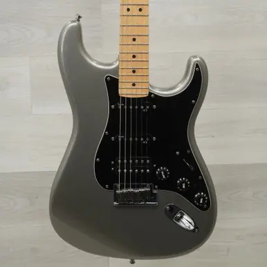 Flash Sale Used Fender American Deluxe Stratocaster Electric Guitar Silver