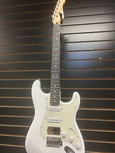 Used Donner SEEKER Electric Guitar White 6-String Free Delivery