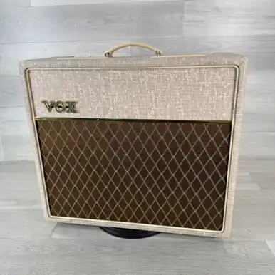 Used Vox AC15HW1 - 1 x 12-inch 15-watt Handwired Tube Guitar Combo Amplifier Must Have