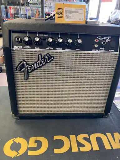 Used Fender FRONTMAN 15G 1 x 8 Solid State Amplifier 1 x 8 Seasonal Sale