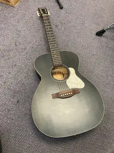 Holiday Sale Used Art & Lutherie LEGACY FADED BLACK W/ PU Laminate Top Acoustic Guitar Black