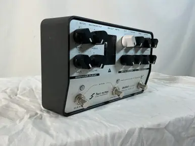 Brand New Used TWO NOTES REVOLT GUITAR Amp Modeling Pedal