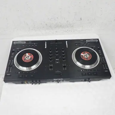 Markdown Used Numark NS7 WITH NICE CASE Turntable