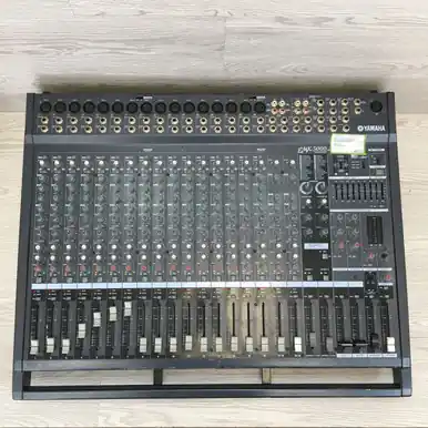 Used Yamaha EMX5000-20 Powered Mixer Fan Favorite
