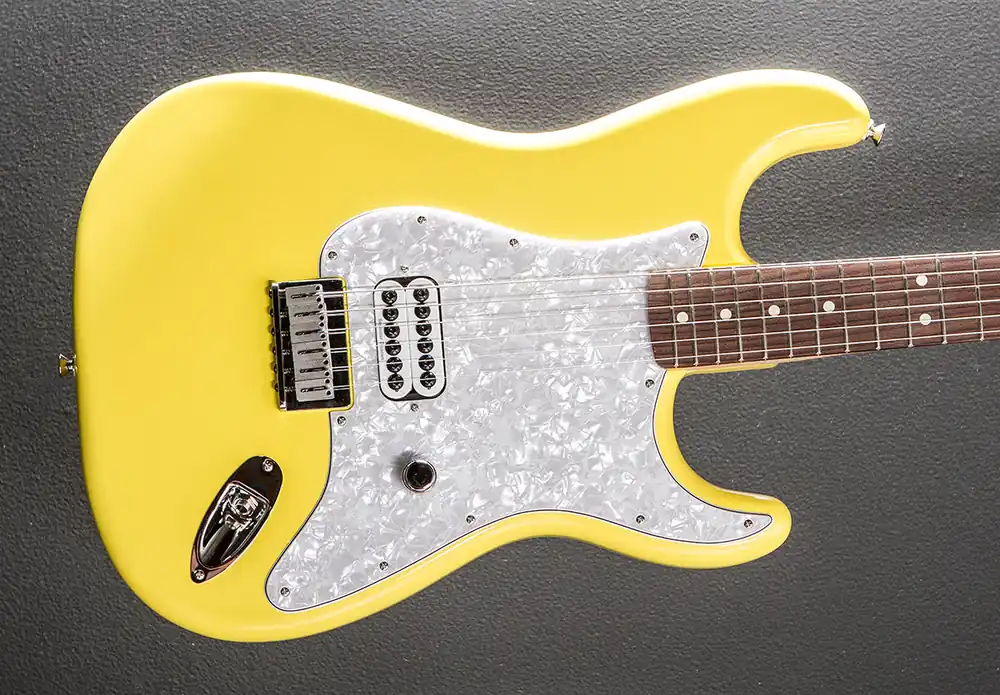 Must Have Used Limited Edition Tom DeLonge Strat '23– Dave's Guitar Shop