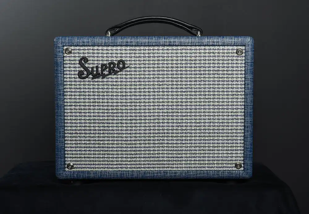 1605R Combo Amp, Recent– Dave's Guitar Shop Free Returns