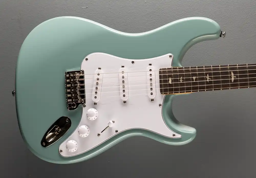 Genuine SE Silver Sky w/Rosewood, '22– Dave's Guitar Shop