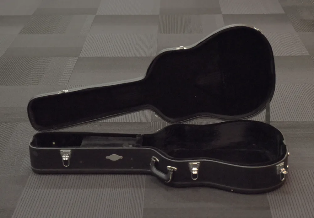 Grand Auditorium Case, Recent– Dave's Guitar Shop Super Sale
