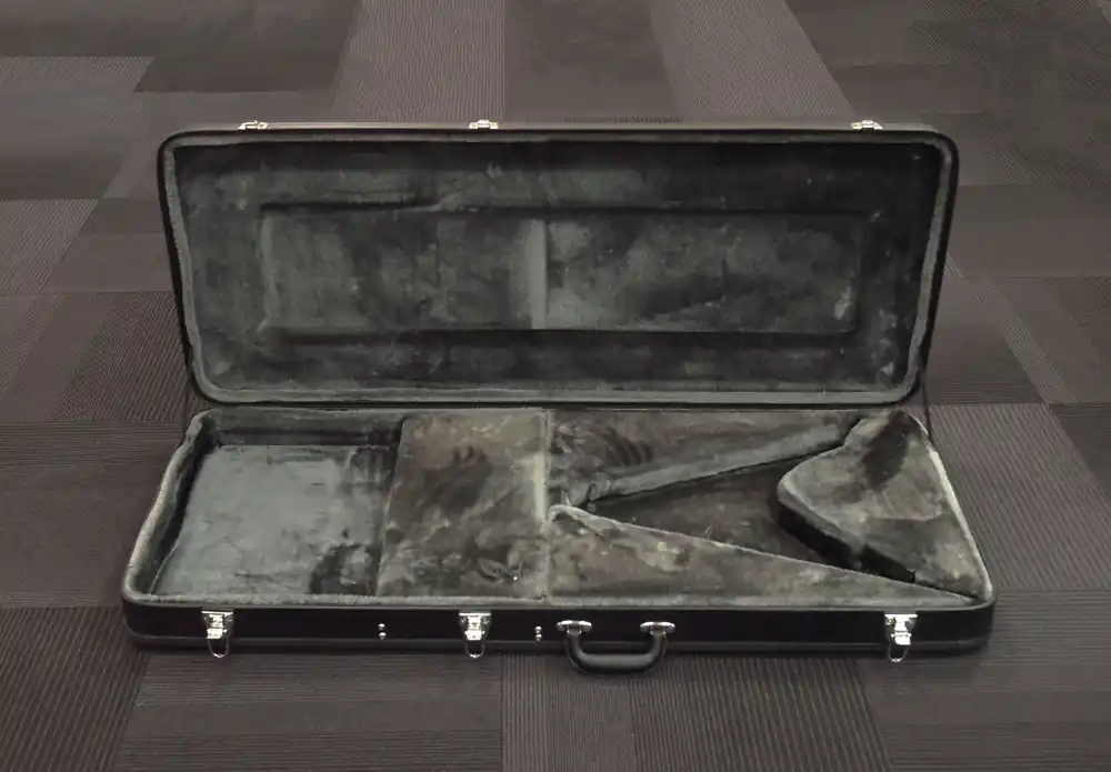 Crafted V Case, Recent– Dave's Guitar Shop