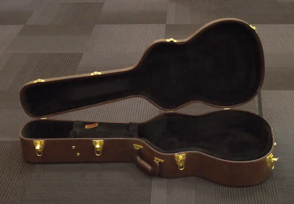 LG-2/L-00 Case - Dark Brown, Recent– Dave's Guitar Shop New Arrival